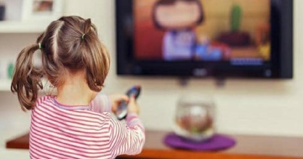 دیدن زیاد تلویزیون باعث اختلال حافظه توجه یادگیری و رفتاری و تشدید لکنت می شود چطور تماشای تلویزیون را محدود کنیم 